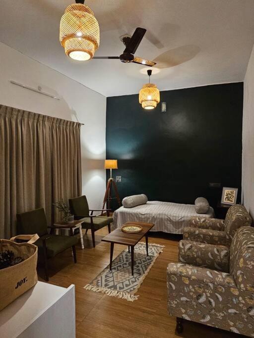 The Bougainvillea Cottage Farmstay Near Dehradun , 2 Bedroom Private Cottage Next To Fields And Orchards With Hill Views Dış mekan fotoğraf