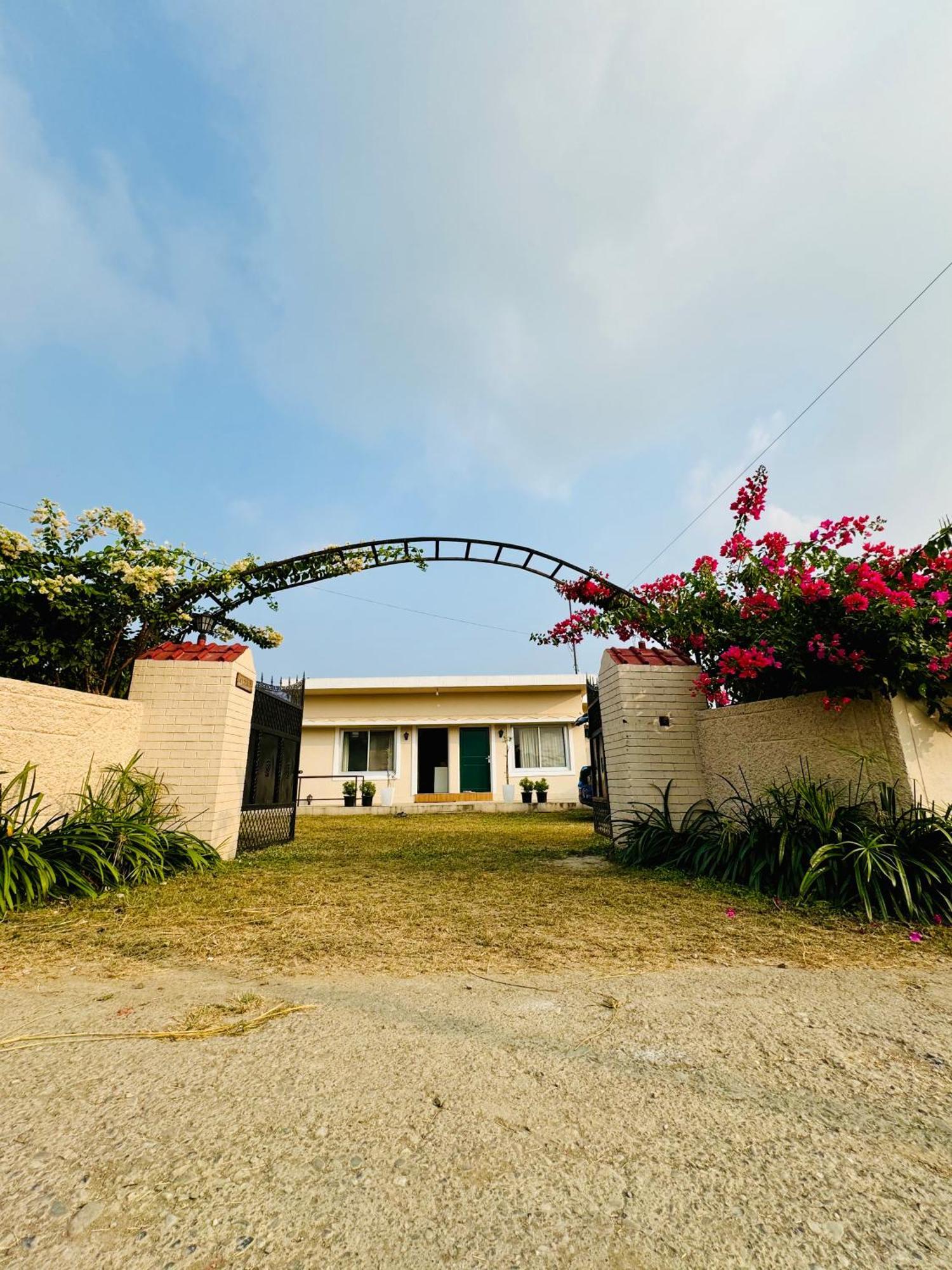 The Bougainvillea Cottage Farmstay Near Dehradun , 2 Bedroom Private Cottage Next To Fields And Orchards With Hill Views Dış mekan fotoğraf